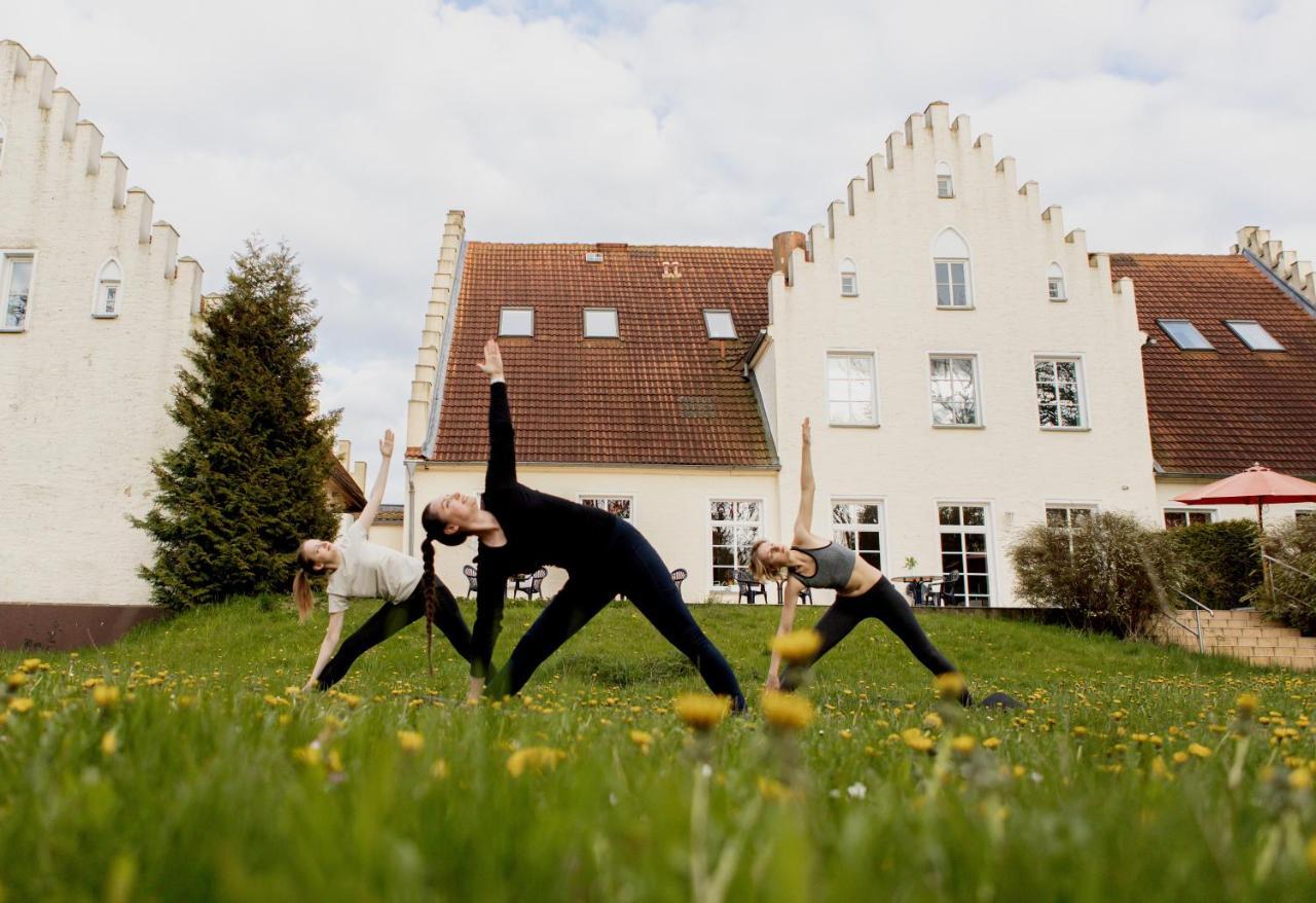 Boutique Hotel Gut Tribbevitz Neuenkirchen auf Rugen Ngoại thất bức ảnh