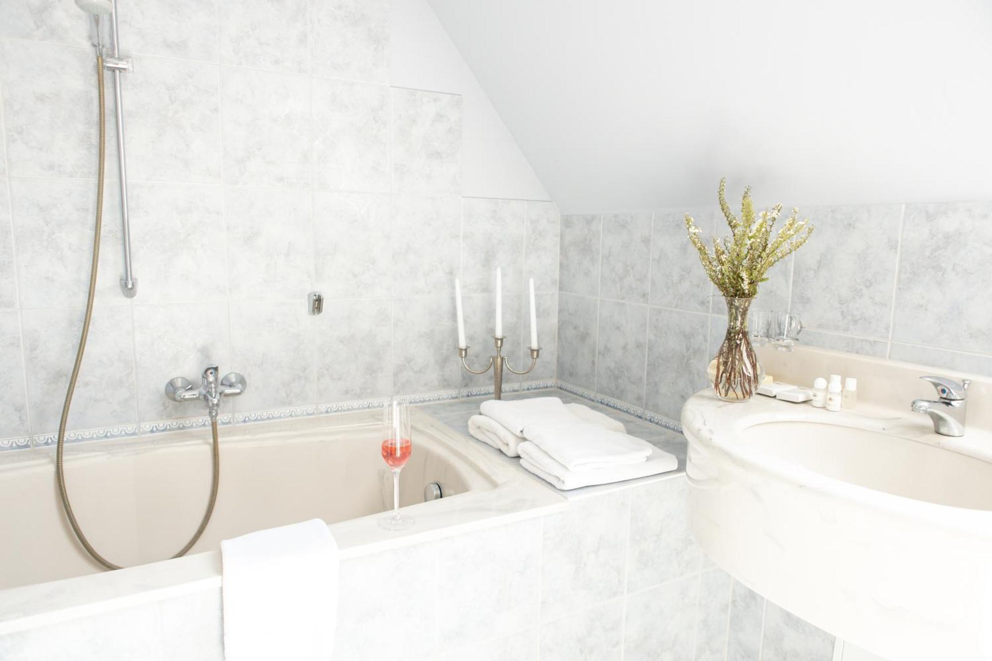 Boutique Hotel Gut Tribbevitz Neuenkirchen auf Rugen Ngoại thất bức ảnh