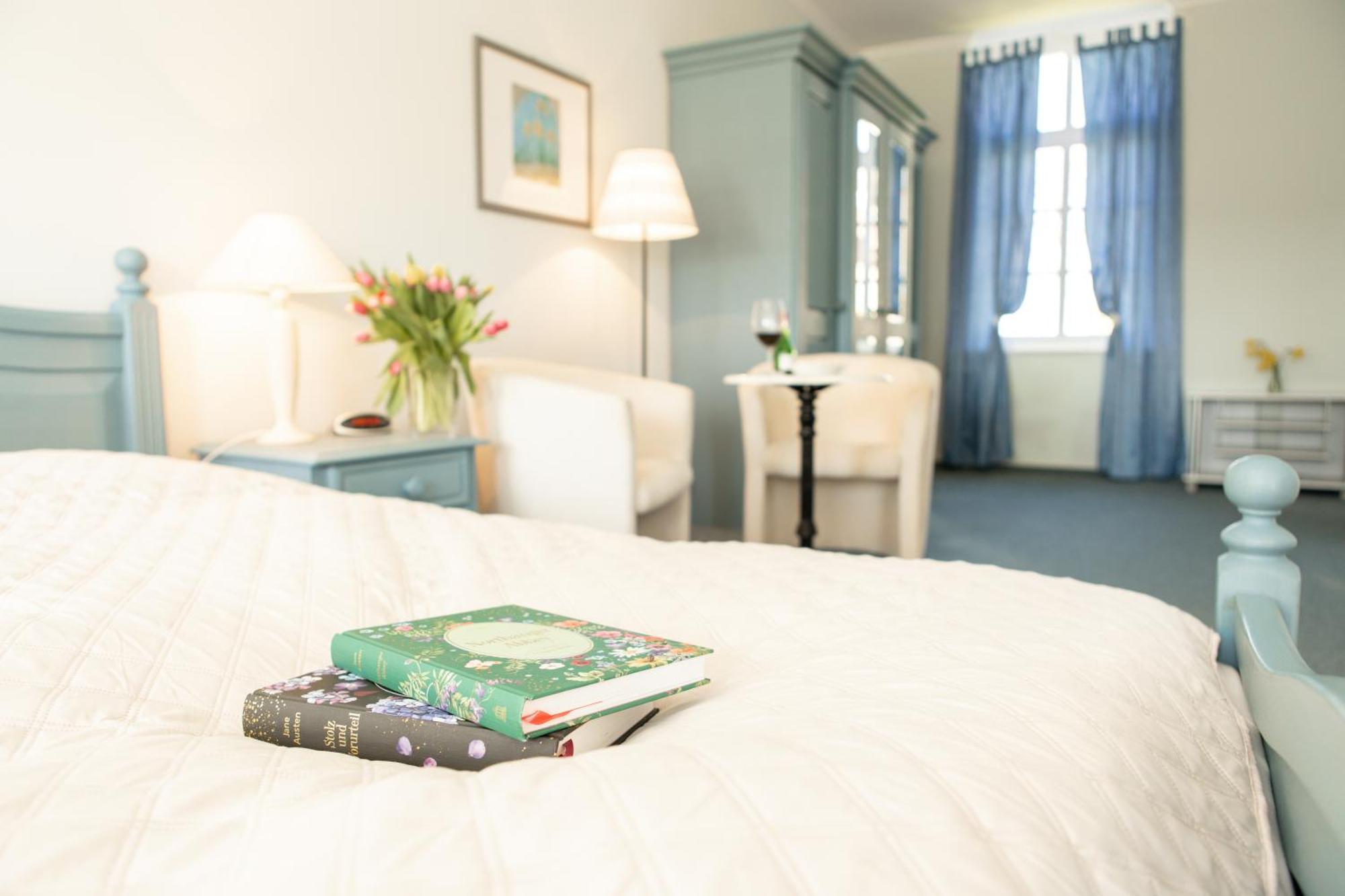 Boutique Hotel Gut Tribbevitz Neuenkirchen auf Rugen Ngoại thất bức ảnh